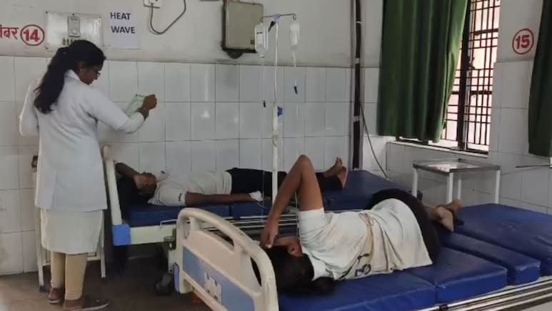 तापमान @42&deg;C: &nbsp;ट्रेनी कांस्&zwj;टेबल को 16 क&zwj;िलोमीटर दौड़ाया, 11 ग&zwj;िरकर बेहोश; 4 की हालत गंभीर