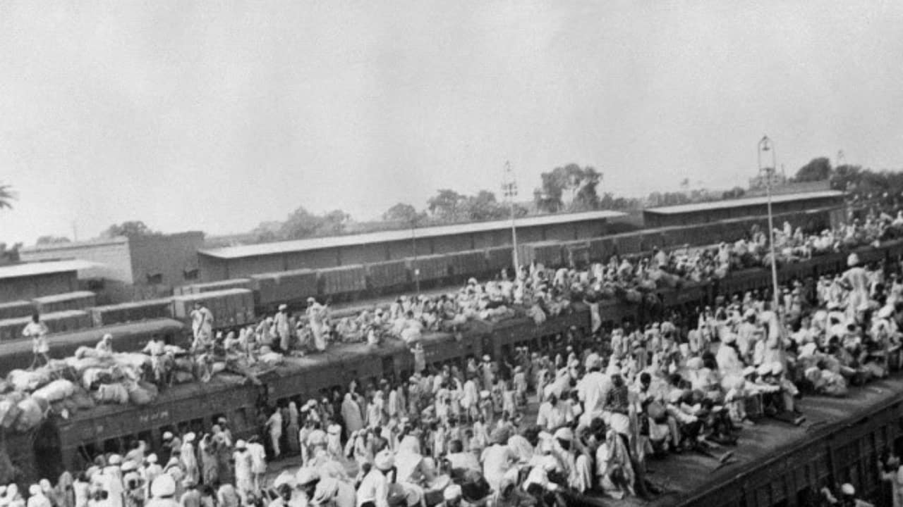 भारत-पाकिस्तान बंटवारे के समय पाकिस्तान से भारत आते लोग