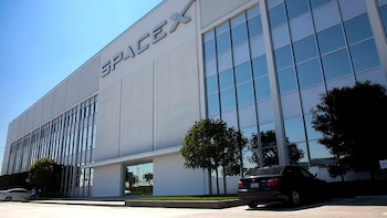 SpaceX IPO Sparks Buzz Among Asset Managers, Blackrock Lines Up With $5 Billion Order