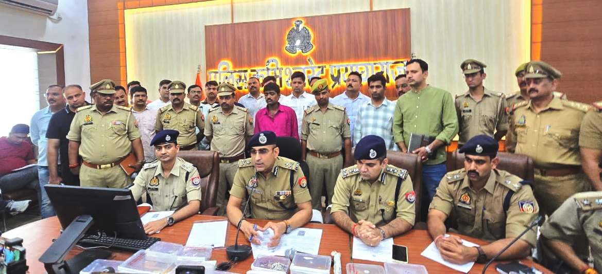 Prayagraj Family murder case police revealed son killed mother father and sister then itself killed by friend