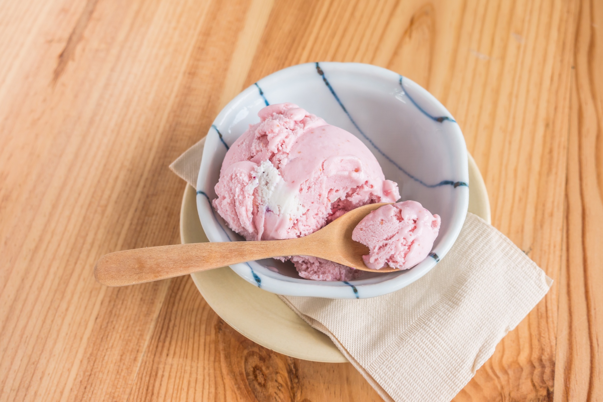 A Doctor Explains Why Late-Night Ice Cream Triggers Morning Brain Fog