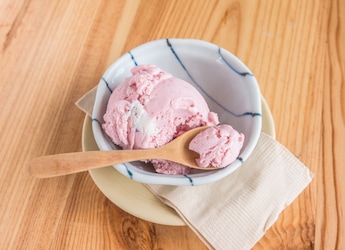 A Doctor Explains Why Late-Night Ice Cream Triggers Morning Brain Fog