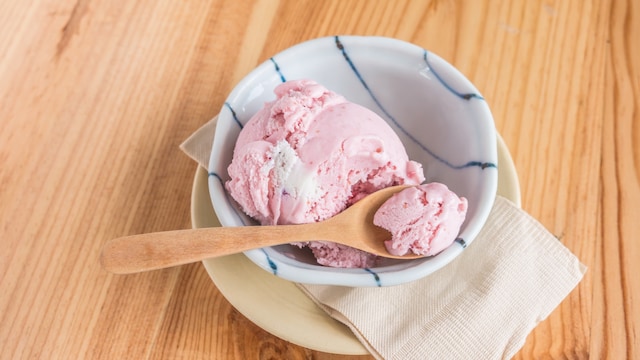 Late-night ice cream can cause brain fog the next morning