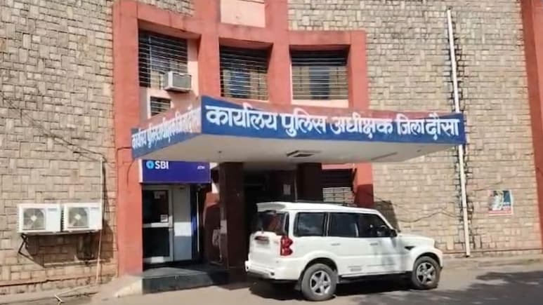 पत्&zwj;नी ने 13 साल के बेटे के साथ म&zwj;िल पत&zwj;ि का स&zwj;िर पत्&zwj;थरों से कुचलकर मार डाला, चर&zwj;ित्र पर करता था शक &nbsp;