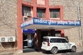 पत्&zwj;नी ने 13 साल के बेटे के साथ म&zwj;िल पत&zwj;ि का स&zwj;िर पत्&zwj;थरों से कुचलकर मार डाला, चर&zwj;ित्र पर करता था शक