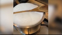 दूध उबलकर बार-बार गैस पर गिर जाता है? Chef का ये 20 सेकंड वाला ट्रिक आएगा काम