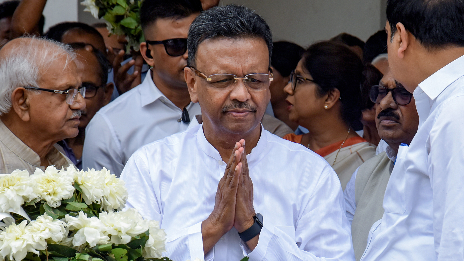 TMC Crisis Deepens: Firhad Hakim Quits as Kolkata Mayor Amid Party Turmoil