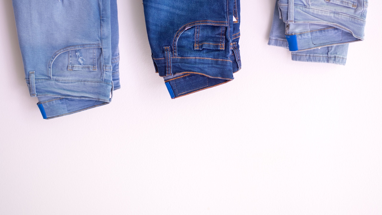 Why Your Jeans Gap At The Waist: Stretch, Rise And Fit Mistakes To Avoid Why Your Jeans Gap At The Waist: Stretch, Rise And Fit Mistakes To Avoid