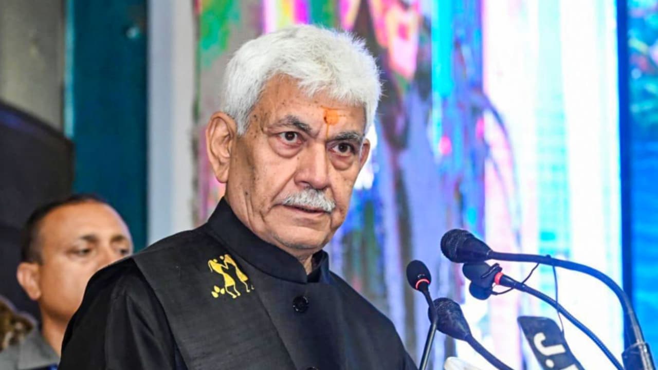 कश्मीरी पंडित पलायन मामले में मनोज सिन्हा ने कहा- जो कुछ भी हुआ इसमें आम लोगों की भूमिका नहीं