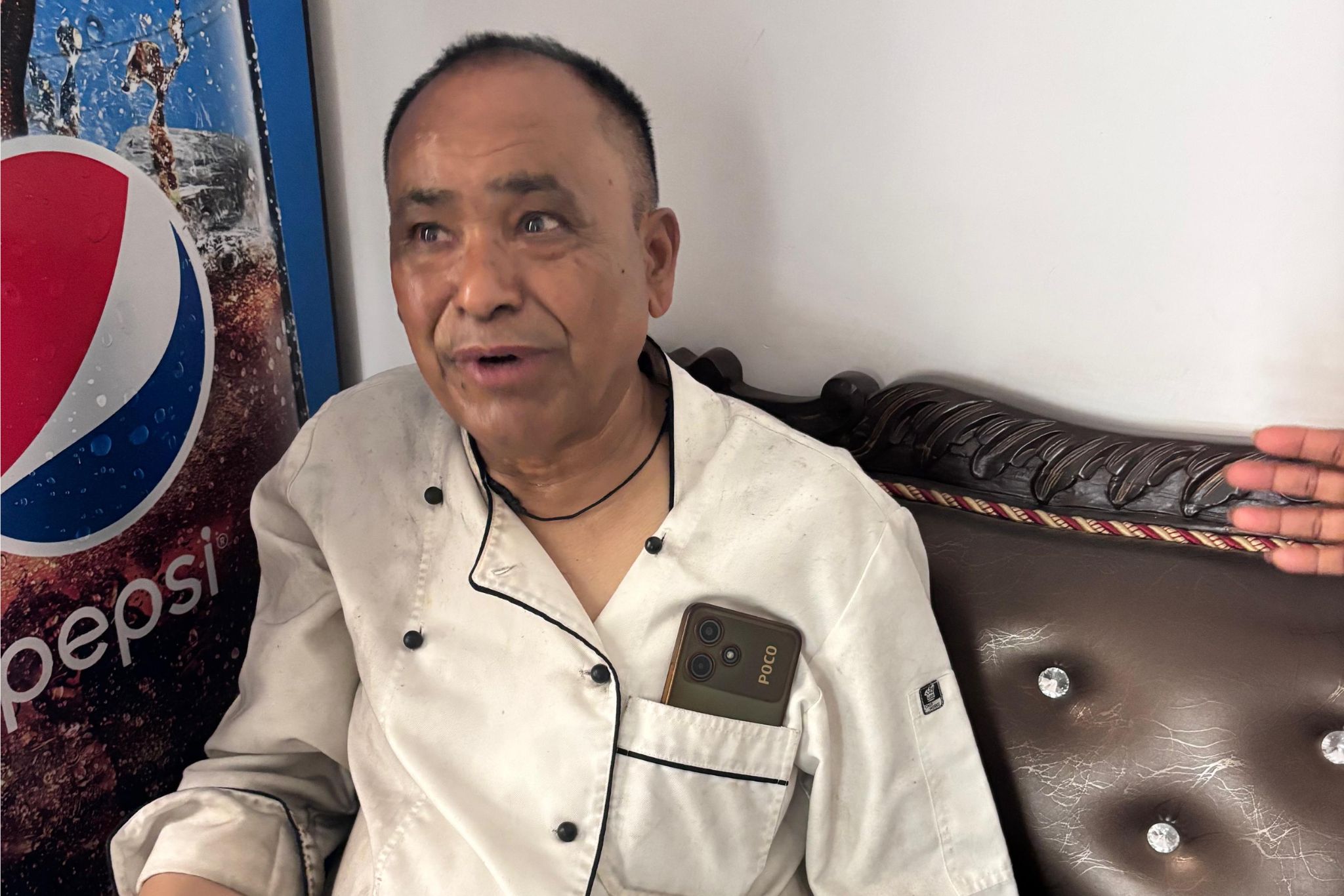 शेफ केसर सिंह ने बताया आग तेजी से फैली 