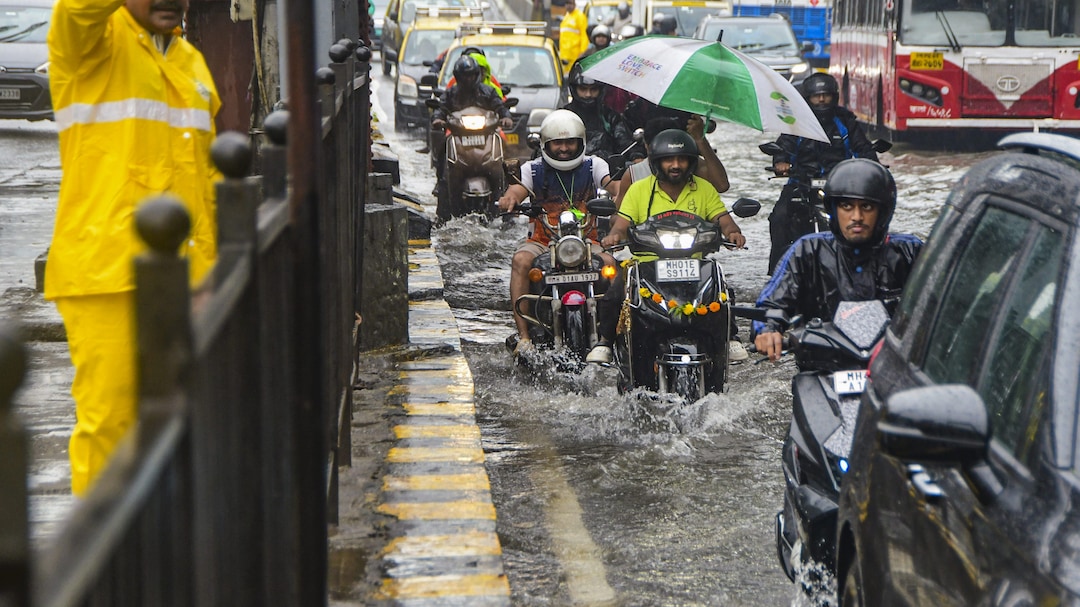 Mumbai Rains Live Update: Heavy Rains Lash Mumbai, Thane; Schools Closed In Palghar As IMD Issues Orange Alert