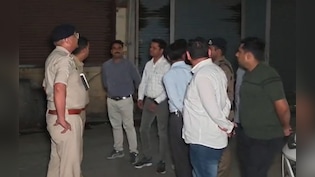 पुलिस बनकर आए लुटेरे: इंदौर में कलेक्शन एजेंट से 30 लाख की लूट, CCTV में कैद पूरी वारदात