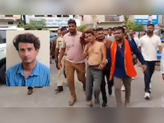 VHP-बजरंग दल के कार्यकर्ताओं ने डेंटिस्ट का कपड़े उतारकर निकाला जुलूस, नाम बदलकर कई युवतियों से शादी करने का आरोप