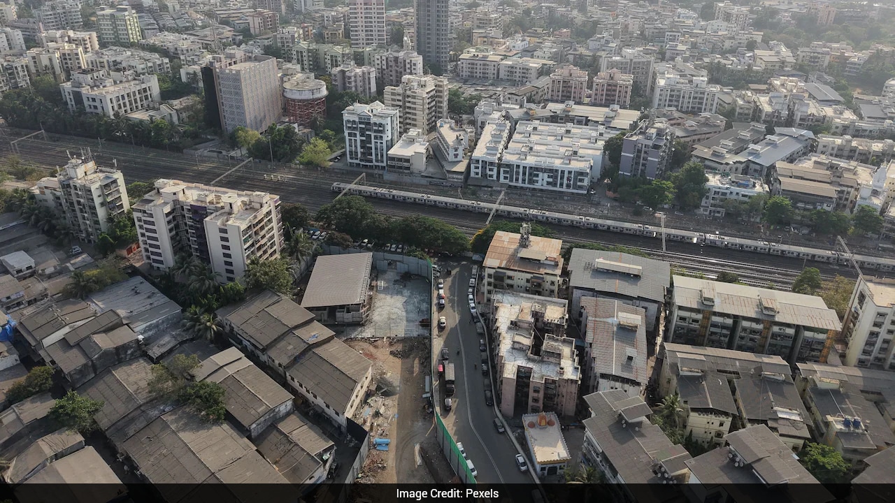 Reddit User Says Moving From Mumbai To Delhi NCR Improved Quality Of Life, Sparks Debate