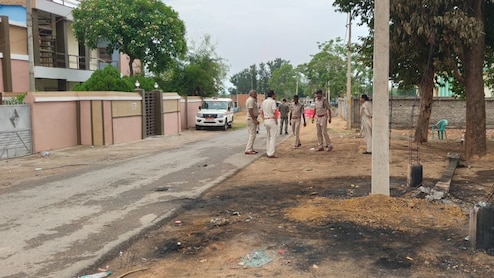 रेत का अवैध कारोबार, वर्चस्व और त्रिपाठी-ठाकुर परिवार की दुश्मनी... 3 हत्याओं के बाद गांव खामोश &nbsp;