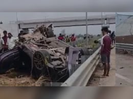 BMW डिवाइडर से टकराई, दो की मौत, मुंबई-वडोदरा हाईवे पर कई मीटर तक बिखरे शव के टुकड़े