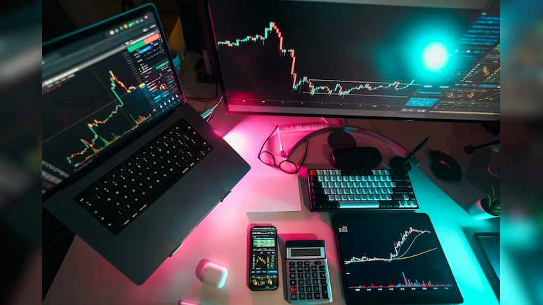 Nifty Gainers & Losers: Infosys, Coal India, Hindalco Among Top Drags After Last-Hour Selloff