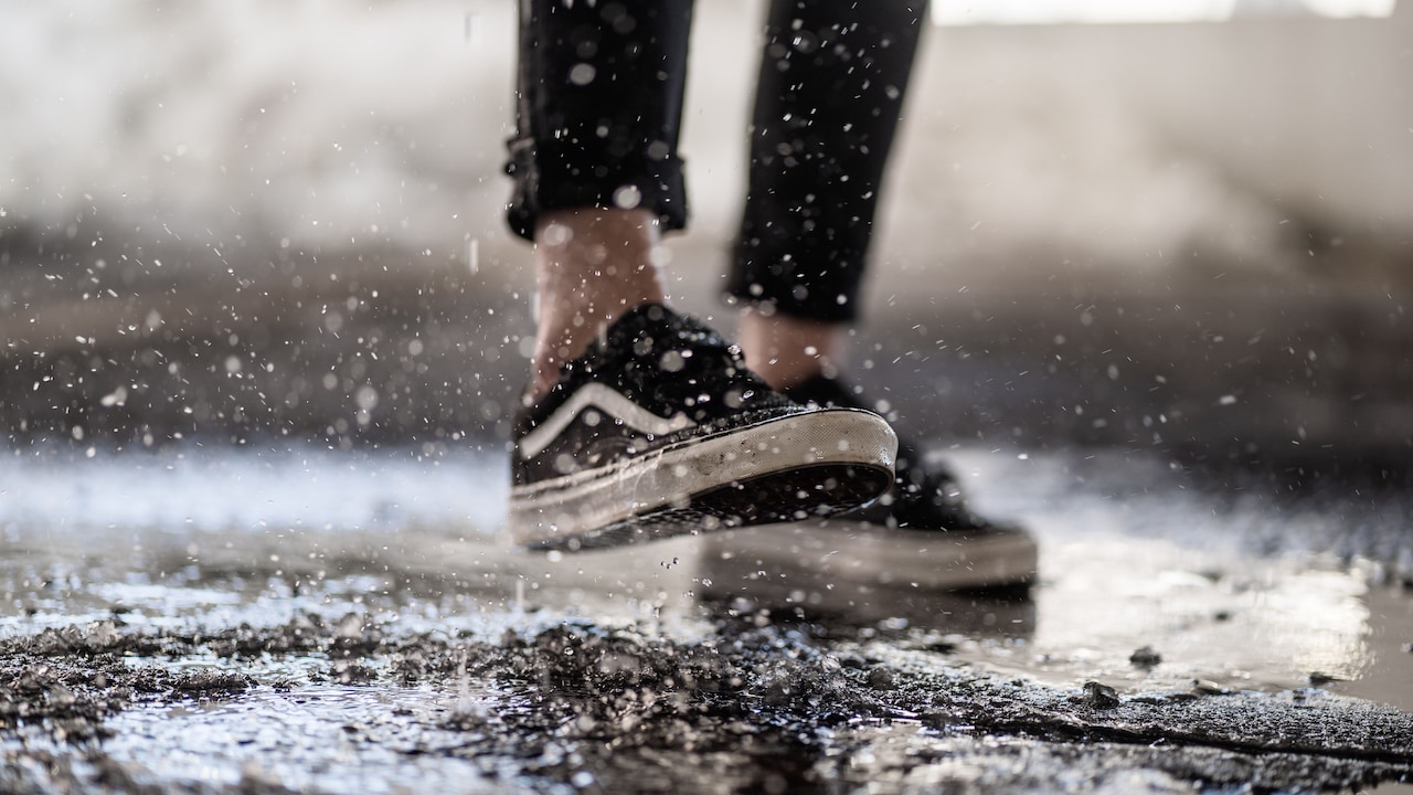 Rainy-Day Footwear That Does Not Look Too Sporty: What Soles And Materials Work Best