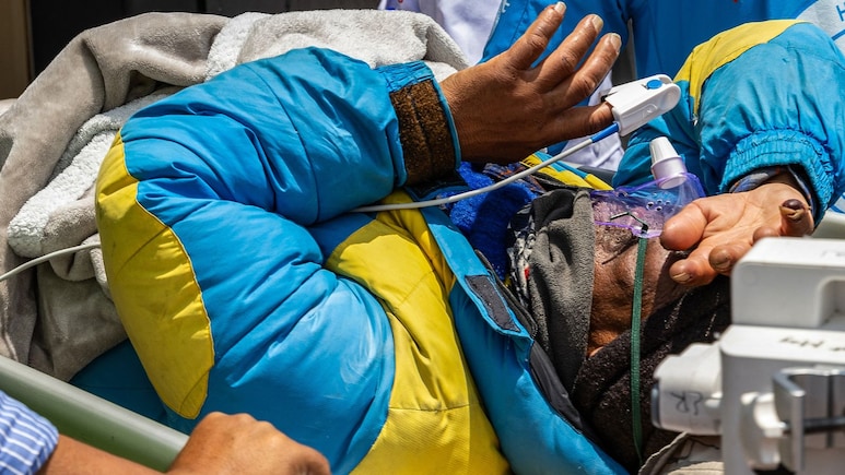 एवरेस्ट की चोटी से लापता नेपाली गाइड 6 दिन बाद रेंगकर लौटा वापस, सबने मान लिया था मर चुका