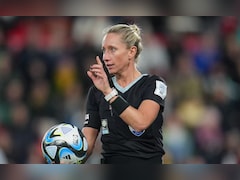 कौन है यह महिला जिसने पुरुषों के FIFA वर्ल्ड कप मैचों में रेफरी की भूमिका निभाकर रचा इतिहास