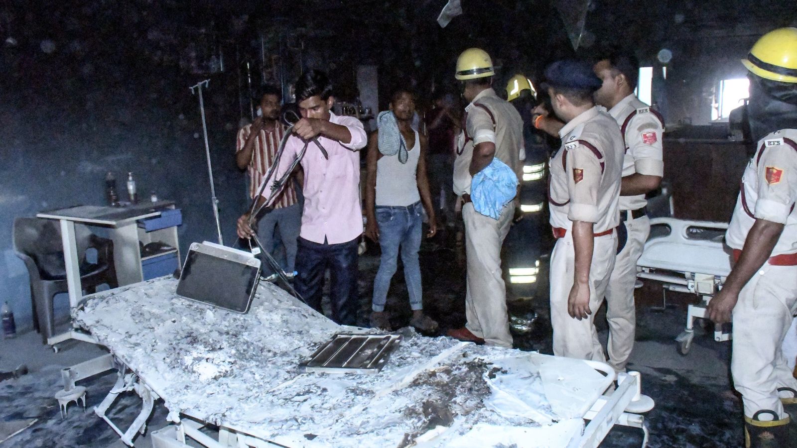 मुजफ्फरपुर में अग्निकांड के बाद बड़ी कार्रवाई, प्रसाद हॉस्पिटल का रजिस्ट्रेशन किया सस्पेंड