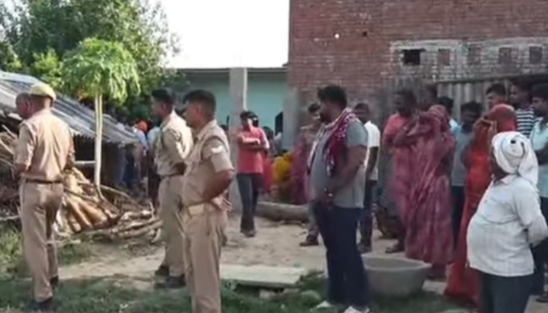 प्रयागराज में ट्रिपल मर्डर से हड़कंप, घर के बाहर सो रही दो बुजुर्ग महिलाओं समेत तीन की हत्या