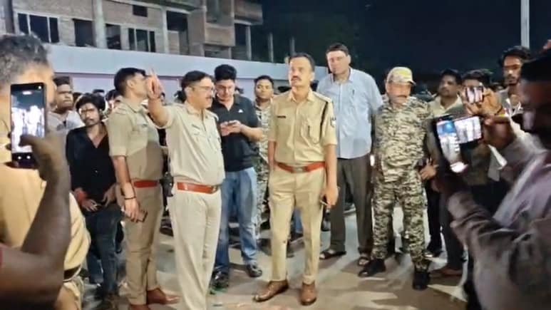 छतरपुर में एक्सीडेंट के बाद देर रात बवाल, पुलिस से झूमाझटकी और पथराव&nbsp;
