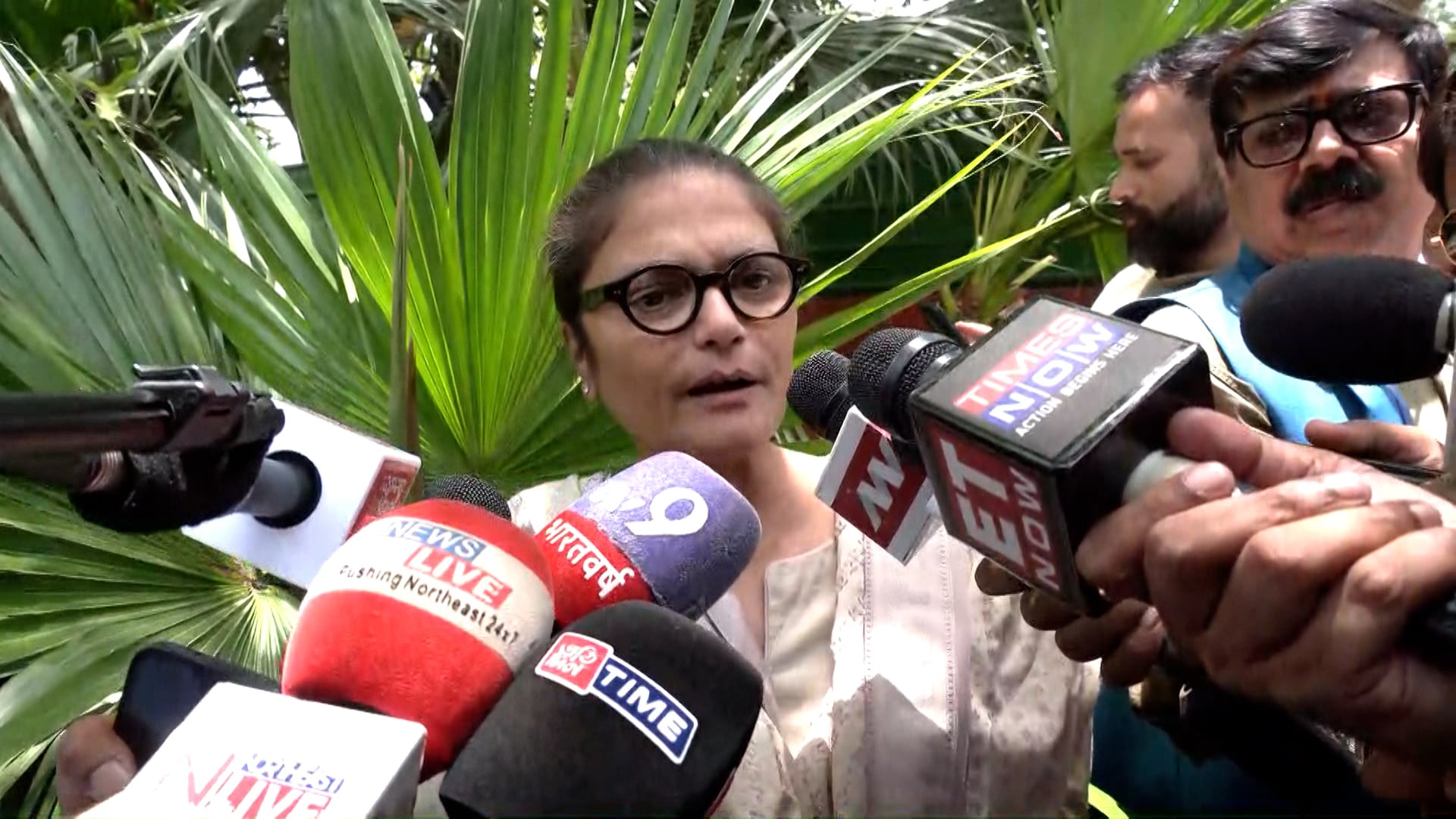 Sushmita Dev Quits Trinamool, Meets Himanta Biswa Sarma For "Guidance"