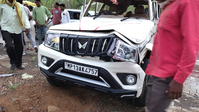 Road Accident: पचमढ़ी स्टेट हाइवे पर भीषण सड़क हादसा, 5 की मौके पर ही मौत और दो हुए घायल