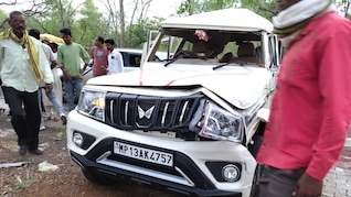 Road Accident: पचमढ़ी स्टेट हाइवे पर भीषण सड़क हादसा, 5 की मौके पर ही मौत और दो हुए घायल