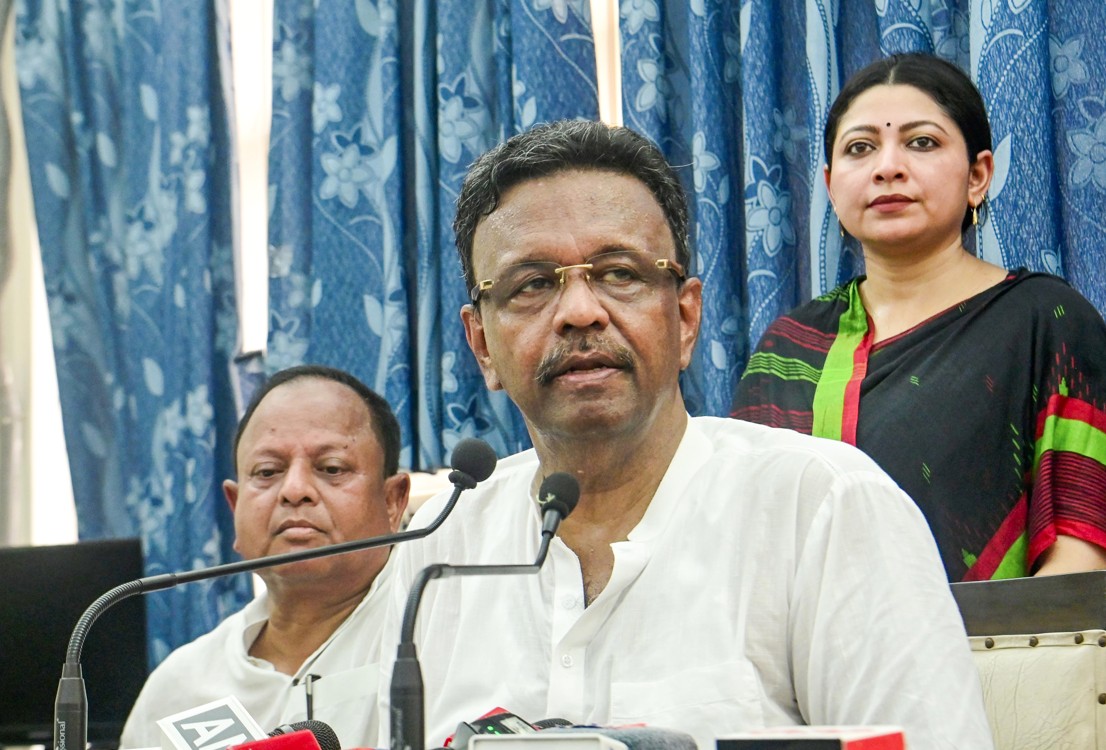 Who Is Firhad Hakim, Close Mamata Banerjee Aide Who Quit As Kolkata Mayor