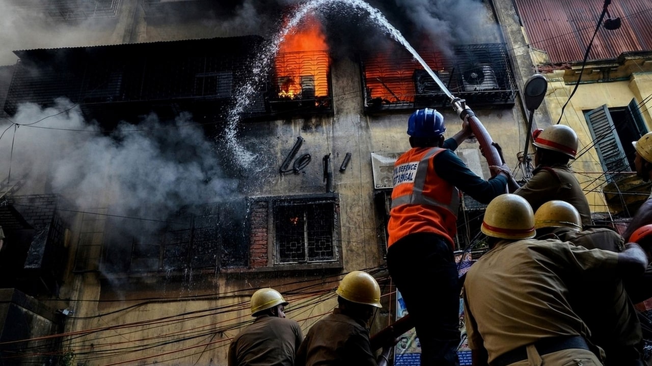 Urban planning choices that maximise space often create challenges during emergencies. Urban planning choices that maximise space often create challenges during emergencies.