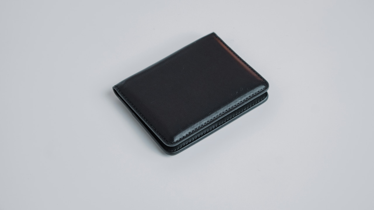 7 Wallets That Stop Clutter And Help You Carry Receipts, Coins Everywhere