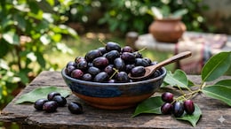 Nutritionist Explains Why Adding Jamun To Your Diet Can Help Lower Blood Sugar, Inflammation
