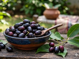 Nutritionist Explains Why Adding Jamun To Your Diet Can Help Lower Blood Sugar, Inflammation