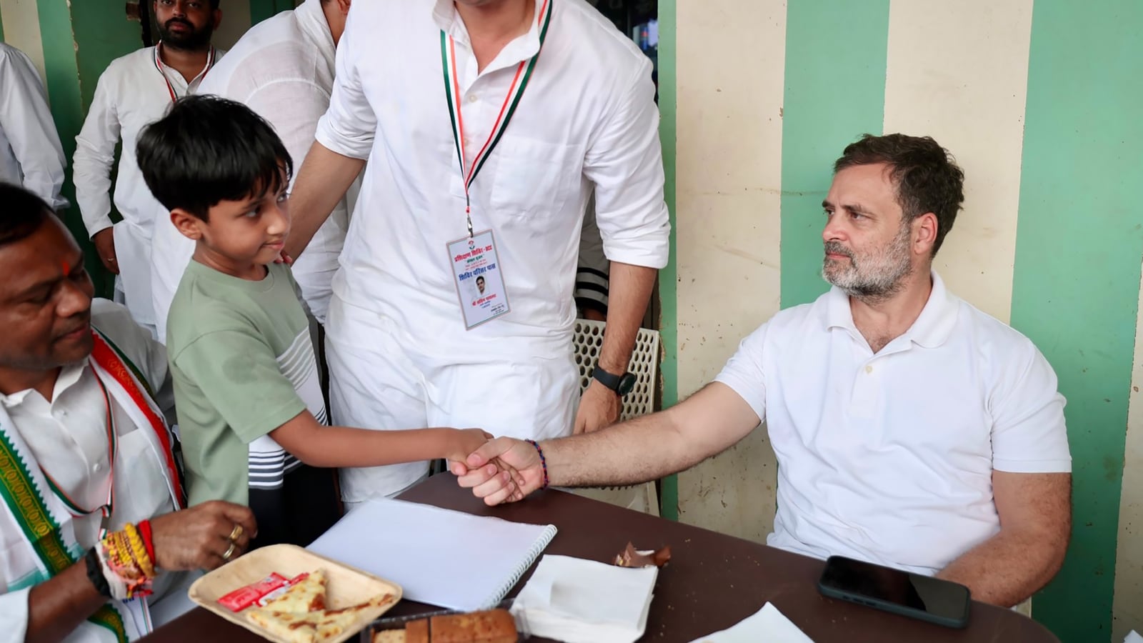  बच्चों से भी मिले राहुल गांधी. 