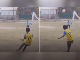 नंगे पांव बच्चे ने मारा ऐसा गोल, फुटबॉल स्किल्स देख लोग बोले- 'भारत में टैलेंट की कमी नहीं', वीडियो वायरल