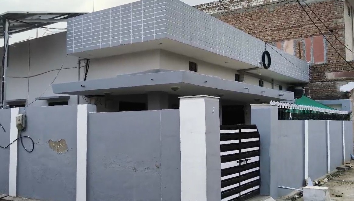 गंगापुर सिटी में बबीता के पिता का पहले का मकान