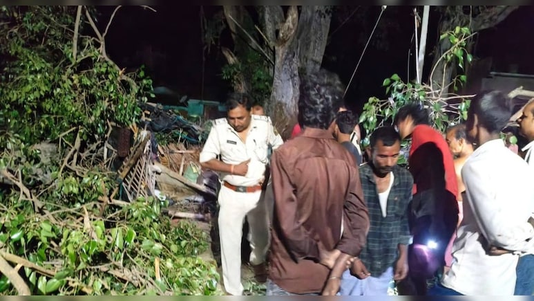 ब&zwj;िहार: आंधी-बार&zwj;िश ने बरपाया कहर, पीपल के पेड़ में दबकर एक पर&zwj;िवार के 5 लोगों की मौत, 20 लाख मिलेगा मुआवजा