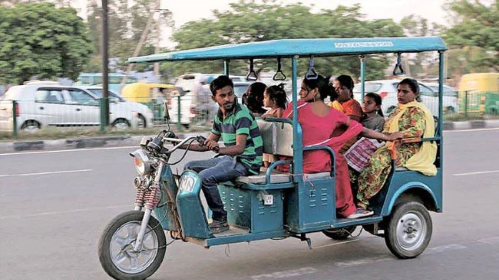 दिल्ली में ई-रिक्शा के लिए आए नए नियम: पुराना ई-रिक्शा कबाड़ में दें, मिलेंगे 35,000 रुपये, जानें पूरी डिटेल