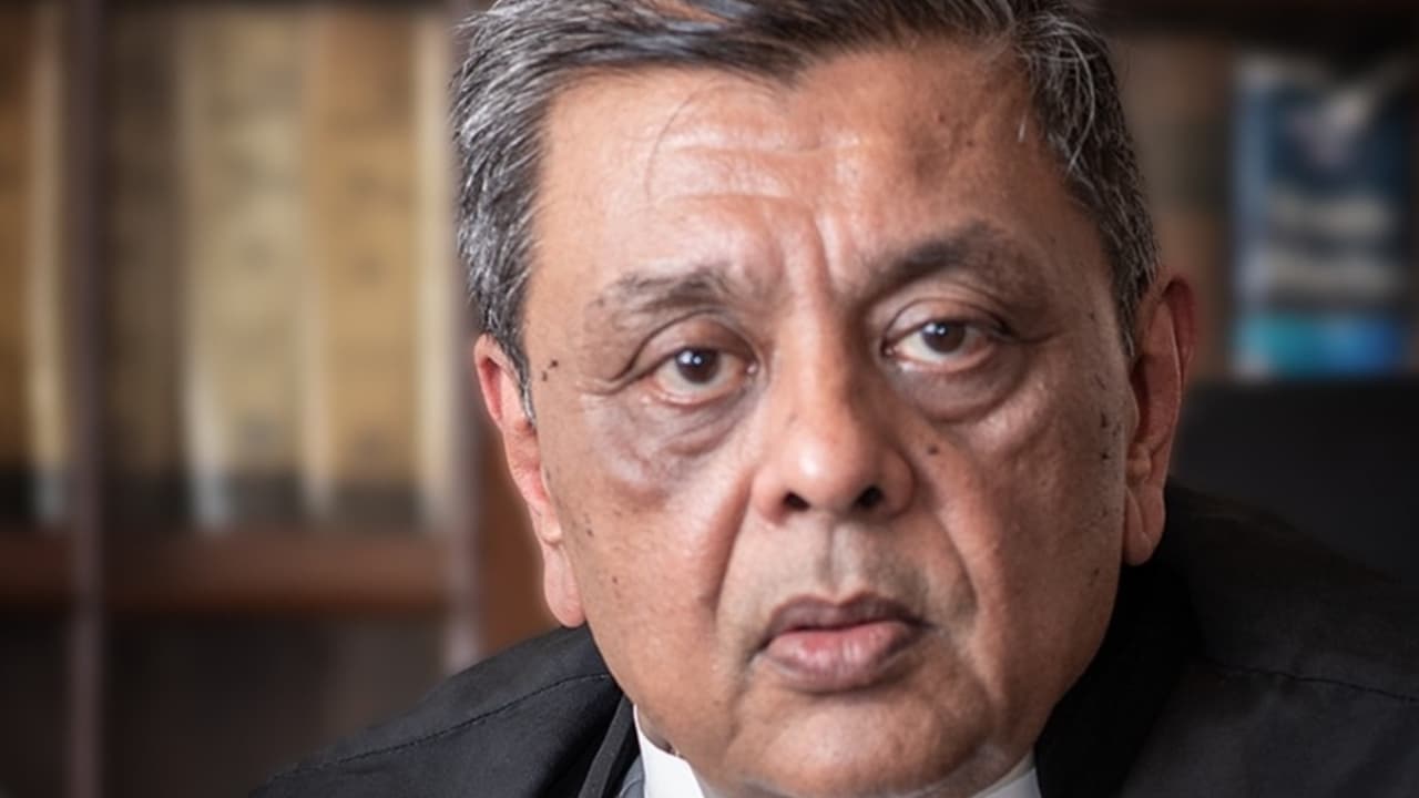 कौन हैं पूर्व जज गौतम शिरीष पटेल, जिनके लिए सीजेआई ने की सुर