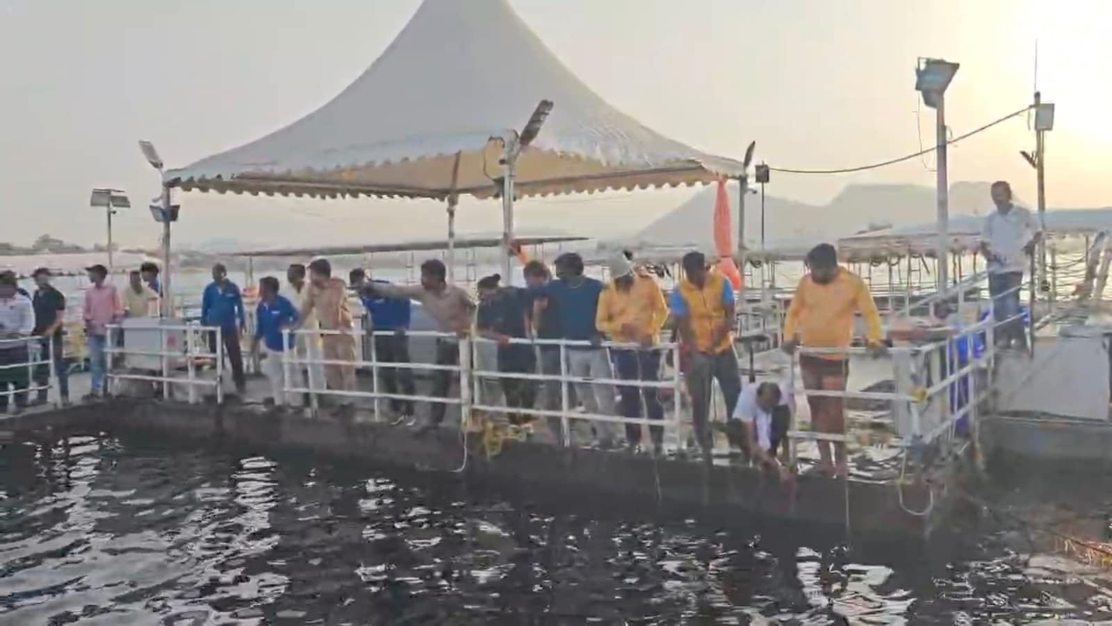 फतहसागर झील में बोट ऑपरेटर की मौत. फतहसागर झील में बोट ऑपरेटर की मौत.