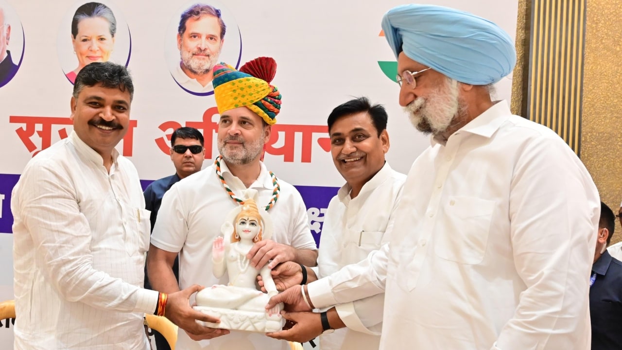 जूली और डोटासरा की जोड़ी काफी चर्चा में रही. 