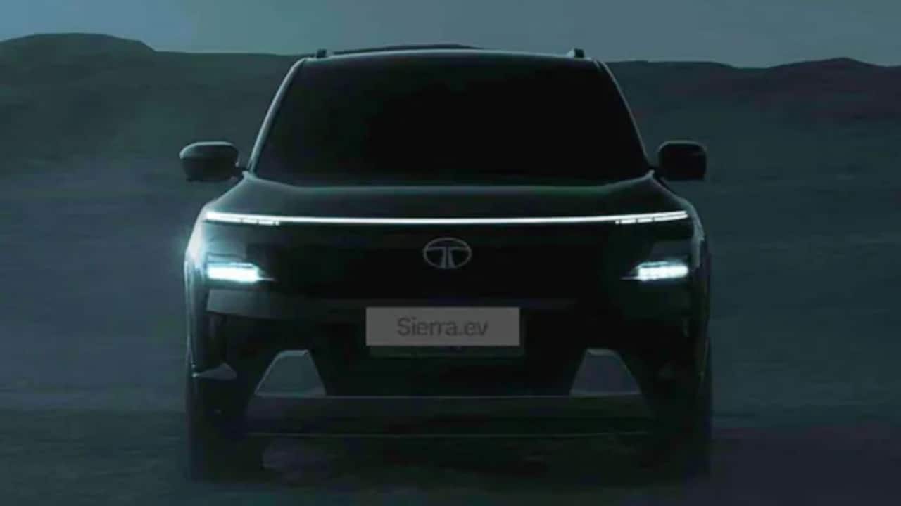 Tata Motors का सबसे बड़ा सरप्राइज: लॉन्च से पहले सामने आई Sierra EV की पहली झलक, आज ही देखें डिटेल्स