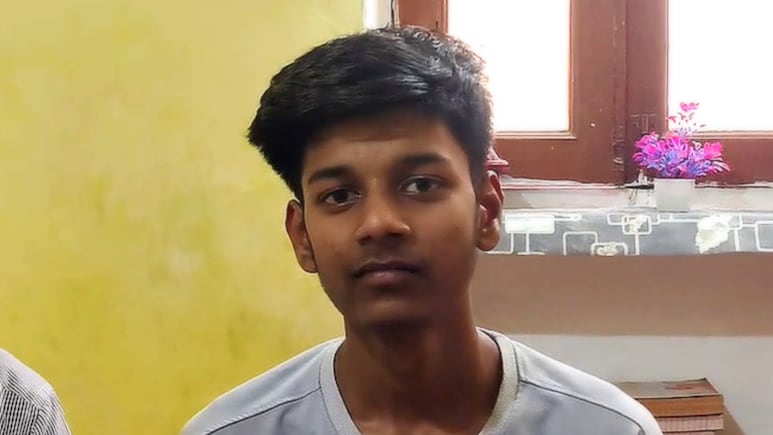 NEET का री-एग्जाम दिया, आवेश खान को NTA बता रहा अनुपस्थित, जबरन आवेदन लिखवाने का आरोप&nbsp;