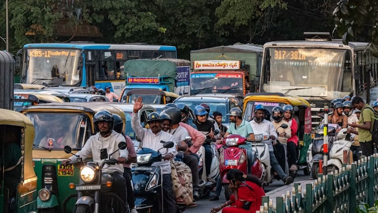 हर साल प्रदूषण सर्टिफिकेट बनवाने का झंझट खत्म! सरकार ने बदला प्रदूषण नियम, लोग हुए खुश