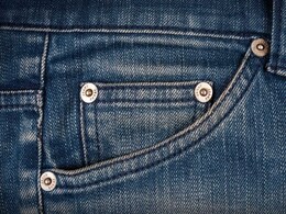 कभी सोचा है जींस में छोटी जेब क्यों होती है? दिल्ली की लड़की की एक गलती ने याद द&zwj;िलाया कमाल का किस्&zwj;सा