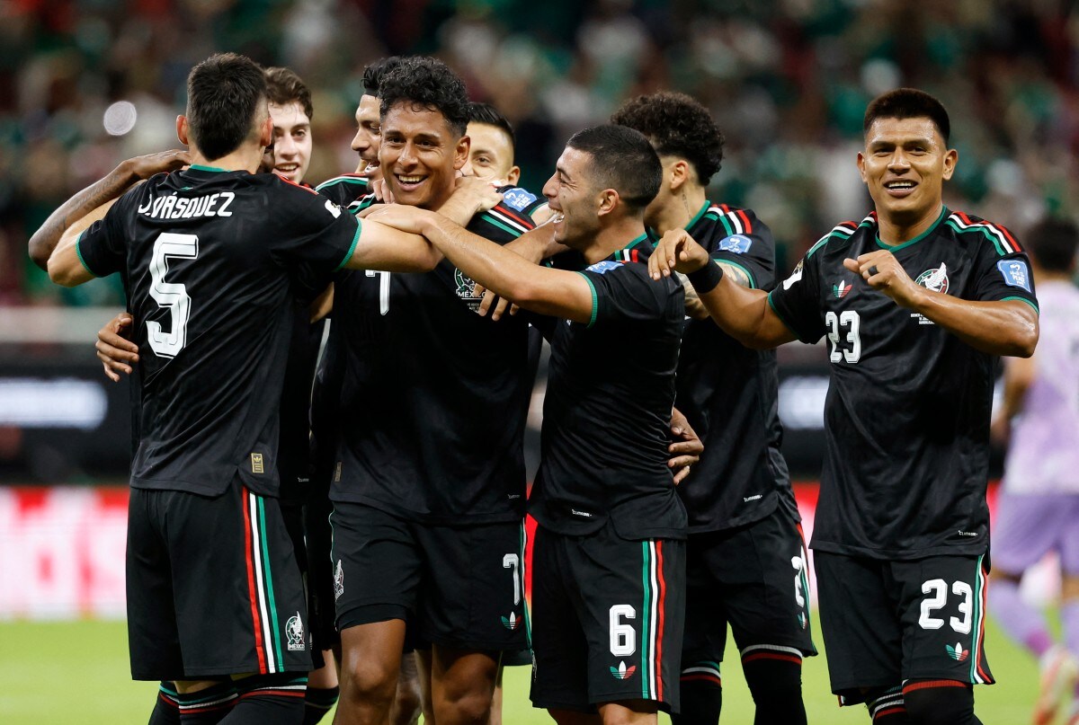 Mexico qualify for World Cup knockouts as Switzerland and Canada post big wins