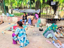 Inside Lives Of Delhi's Pavement Dwellers And The Dangers That They Face