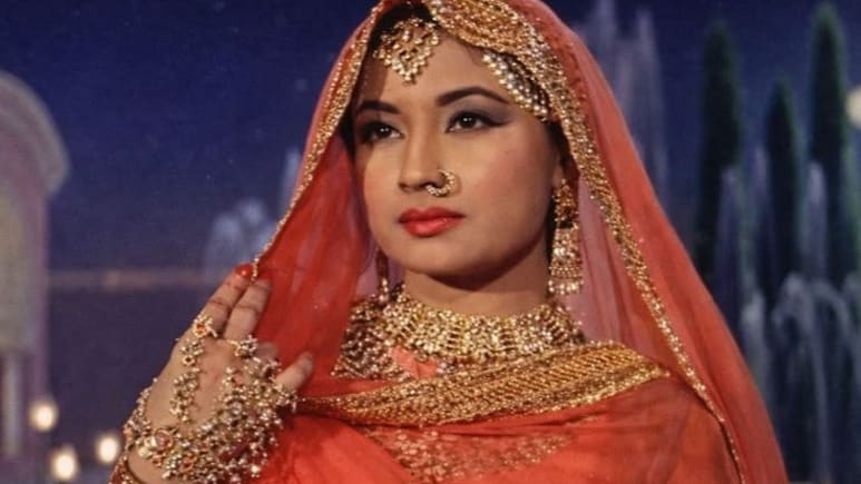 जब मीना कुमारी को चुकानी पड़ी थी डायरेक्टर को चांटा मारने की कीमत, 31 बार करवाया ये काम